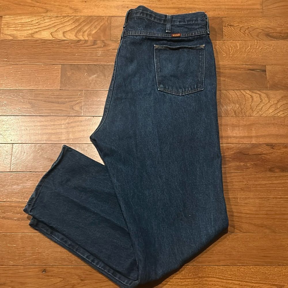 Men’s Rustler Jeans 42” waist, 32” length. Preowned very good condition